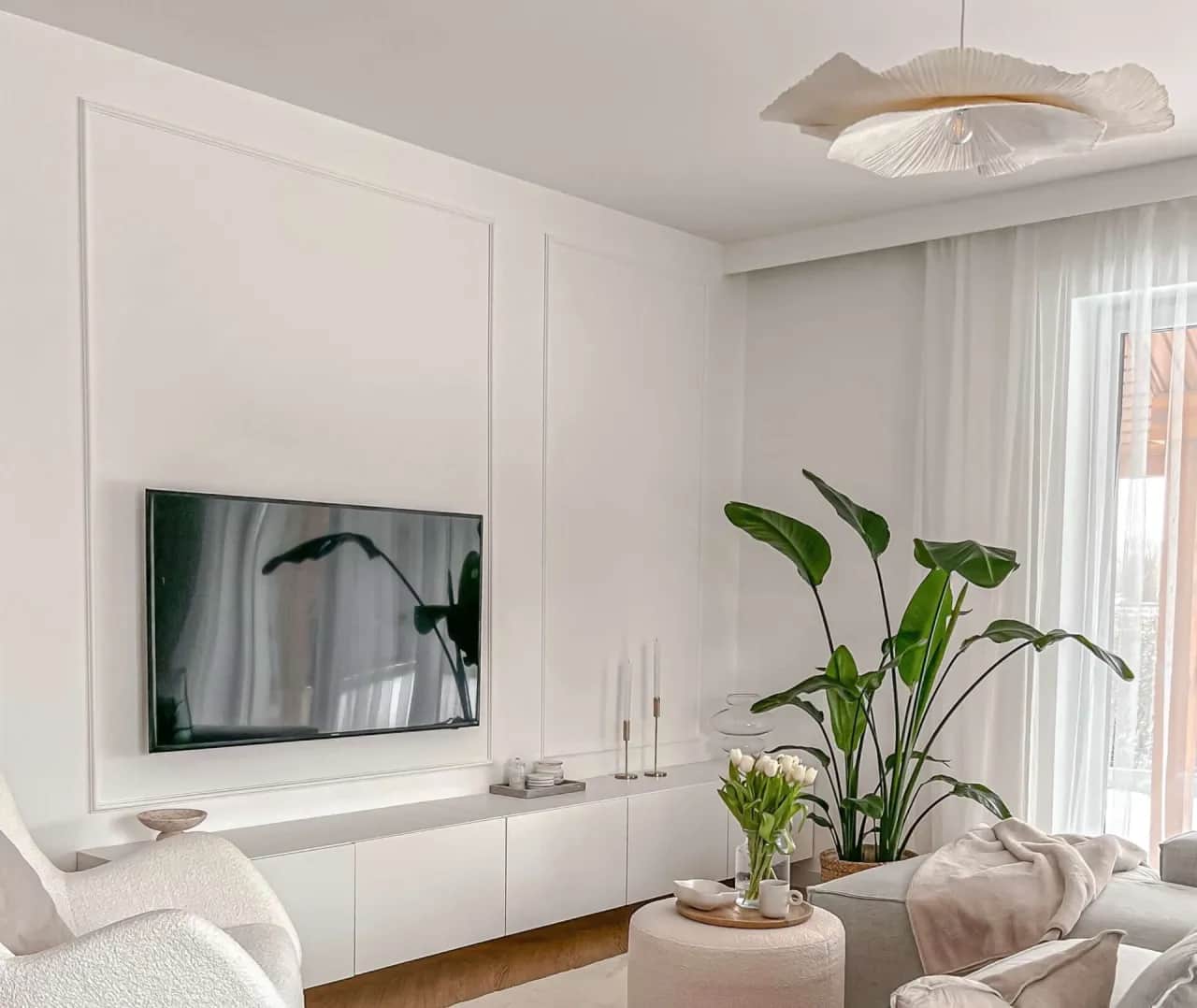 Karnisz sufitowy czy ścienny? Wybierz idealny dla Twojego wnętrza!