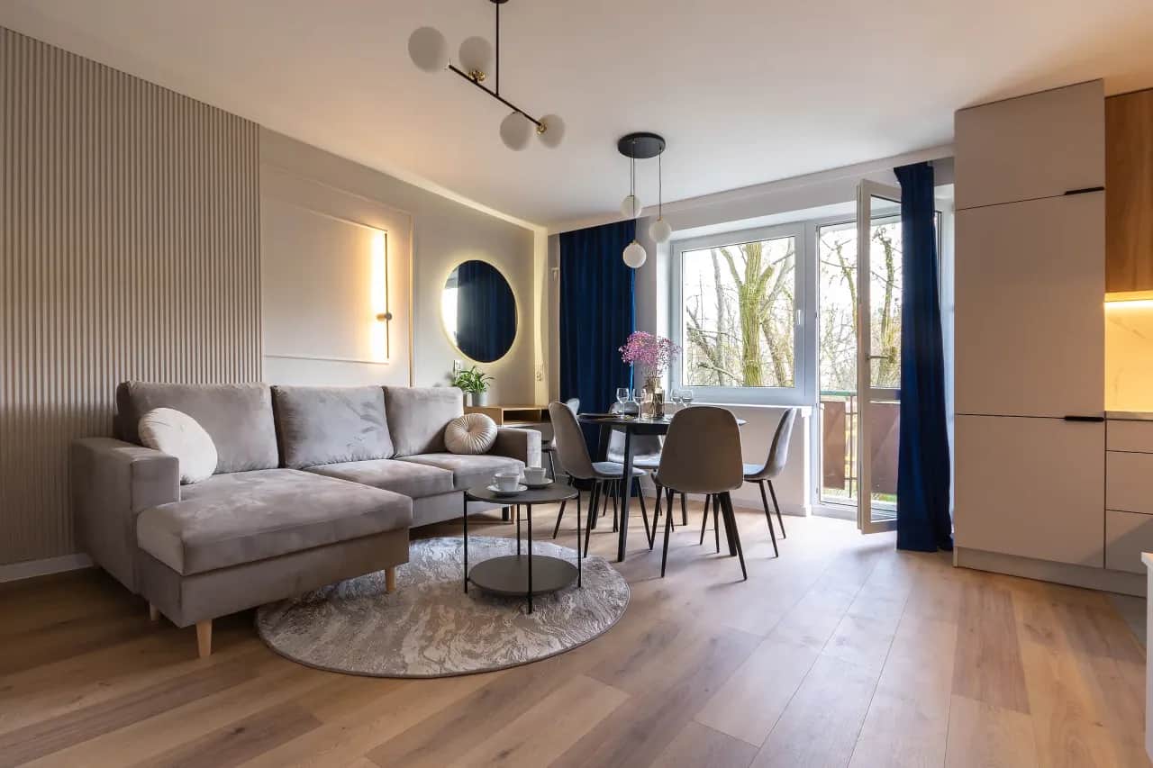 Wybór koloru karnisza: Praktyczne porady i inspiracje